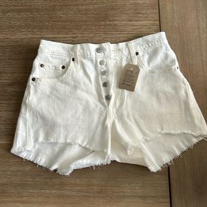 Brand new with tags with Levi, 501 high rise fitted through hip short size 25